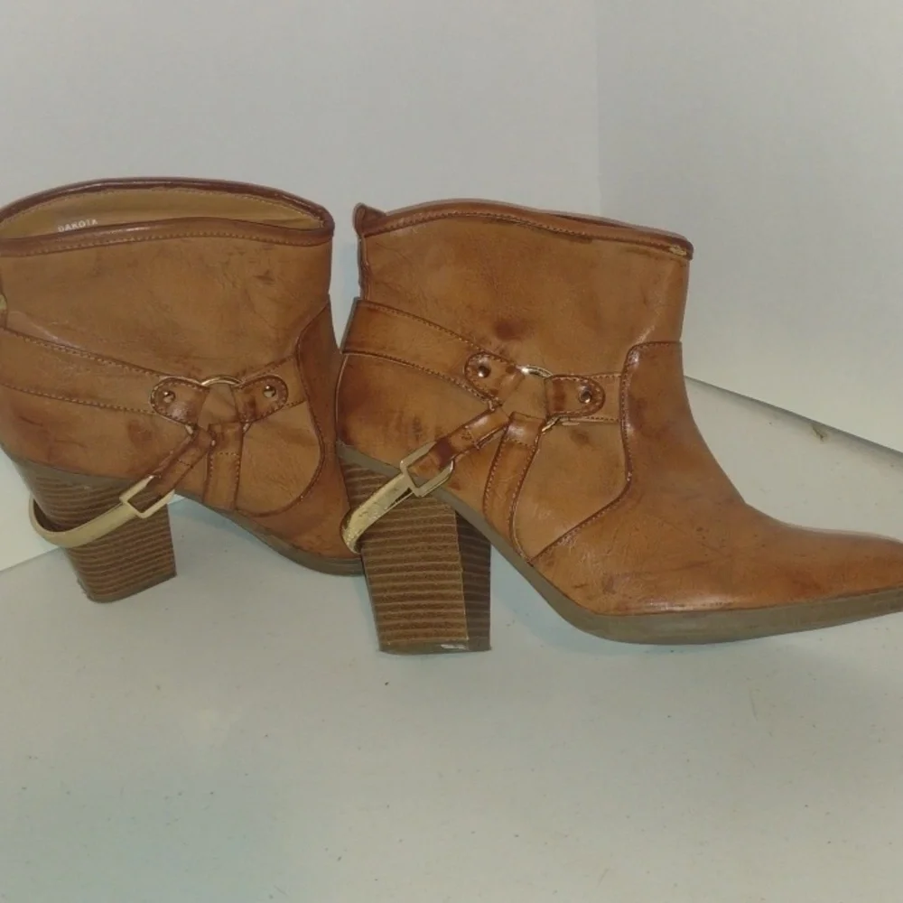 Quinn “Dakota” western moto ankle bootie size 8.5